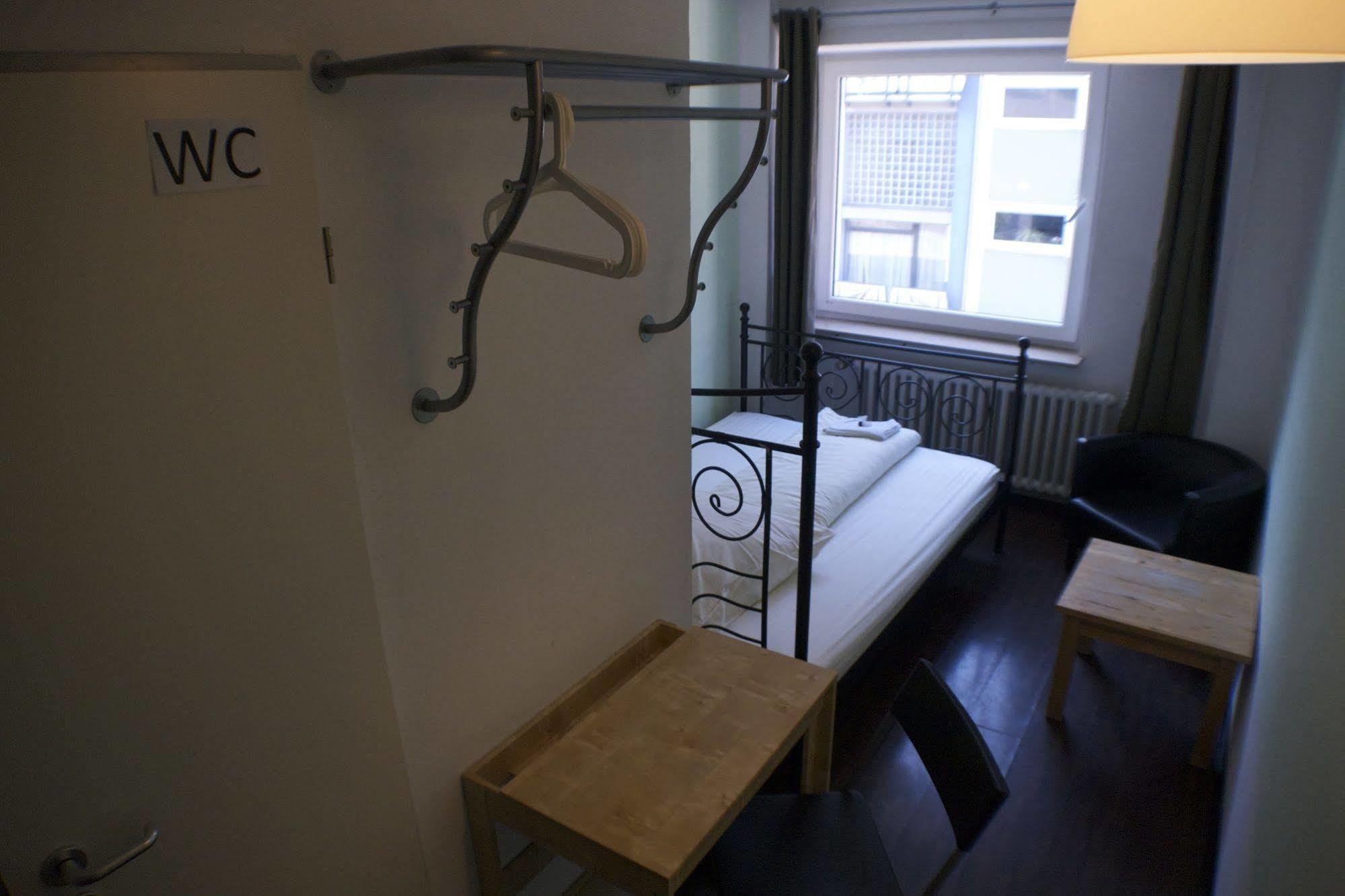 Station - Hostel For Backpackers Cologne Exterior photo
