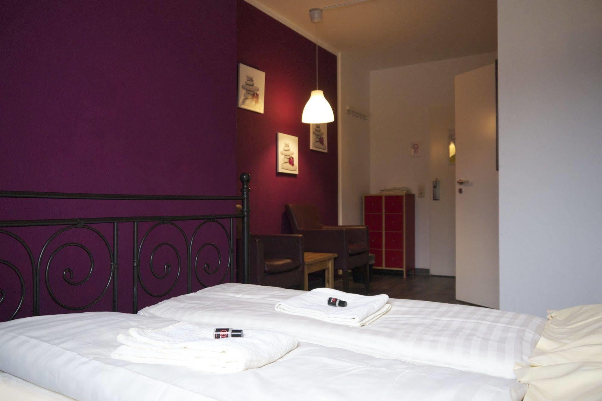 Station - Hostel For Backpackers Cologne Exterior photo