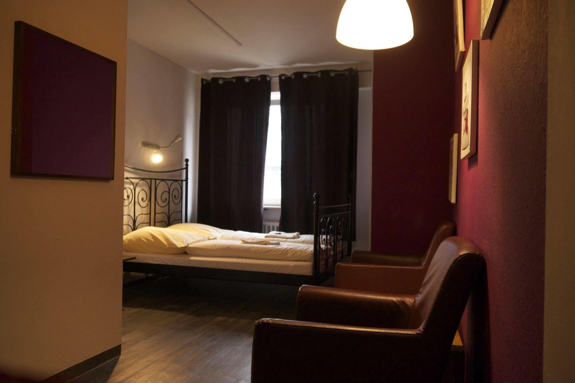 Station - Hostel For Backpackers Cologne Exterior photo