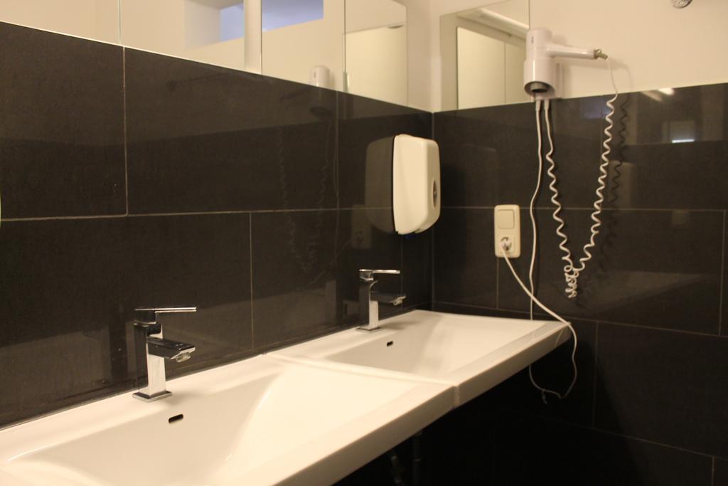 Station - Hostel For Backpackers Cologne Exterior photo
